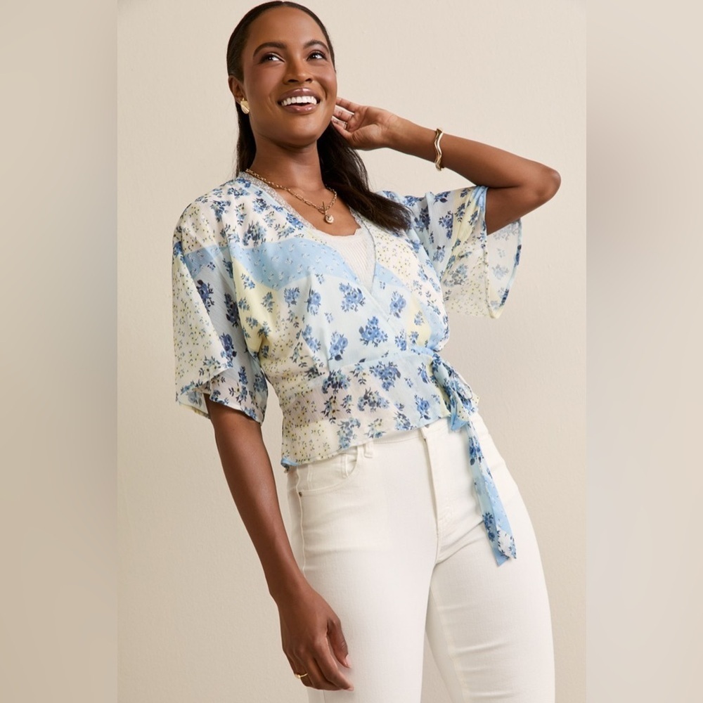 *NWT* Francesca’s Blue and Yellow Jill Floral Wrap Blouse Top, Size Medium